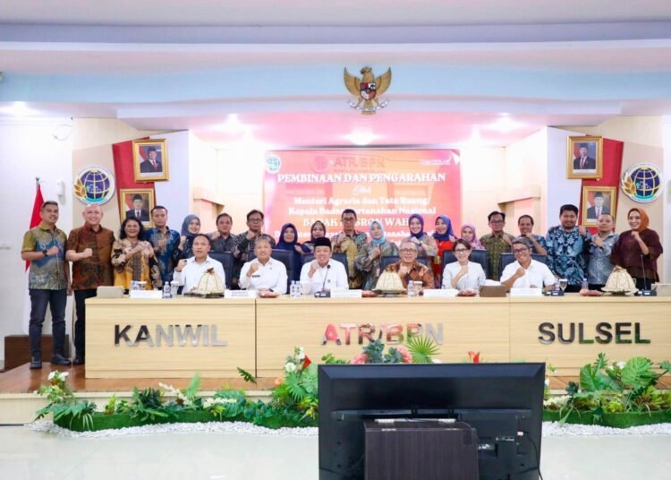 Kantor Pertanahan Kabupaten Enrekang Ikuti Pembinaan Menteri ATR/BPN Bersama Mewujudkan Pelayanan Pertanahan yang Profesional dan Berintegritas. 5 22bfb132 4e23 478f 9309 948b9127db00 1