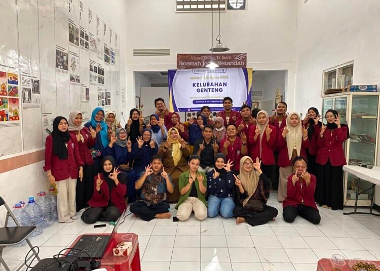 Kolaborasi Kampus dan Warga: KKN UMSURA Kelompok 31 Dorong Perubahan di Kampung Ketandan 5 KKN UMSURA KELOMPOK 31 - KELURAHAN GENTENG