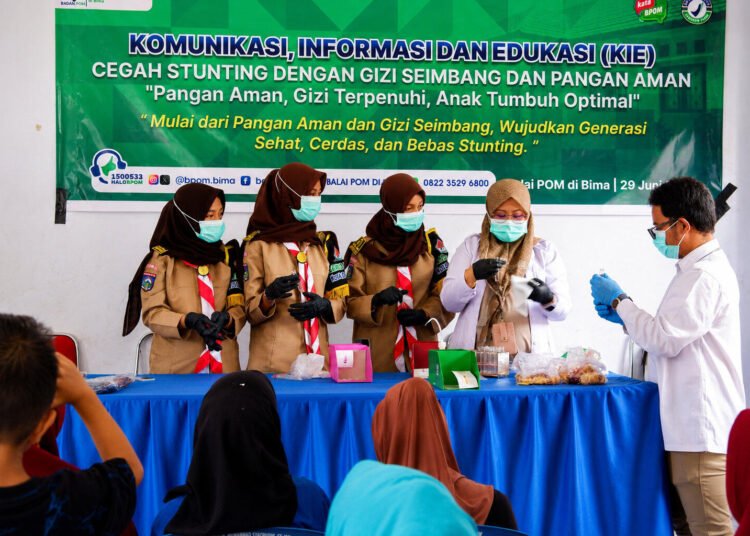 Demo Uji Cepat Bahan Berbahaya oleh Anggota Saka POM Kota Bima