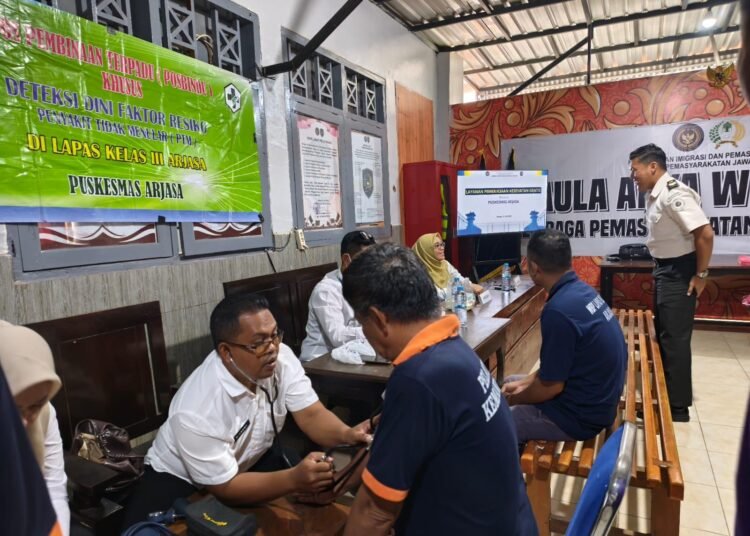 Deteksi Dini PTM, Lapas Arjasa Gandeng Puskesmas Arjasa Berikan Layanan Kesehatan Gratis Bagi WBP 5 IMG 20260701 WA0006