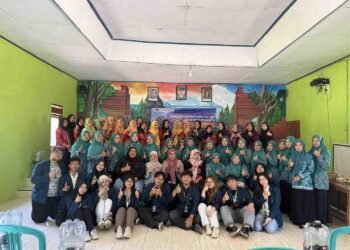 Foto Bersama PKK Desa Teguhan