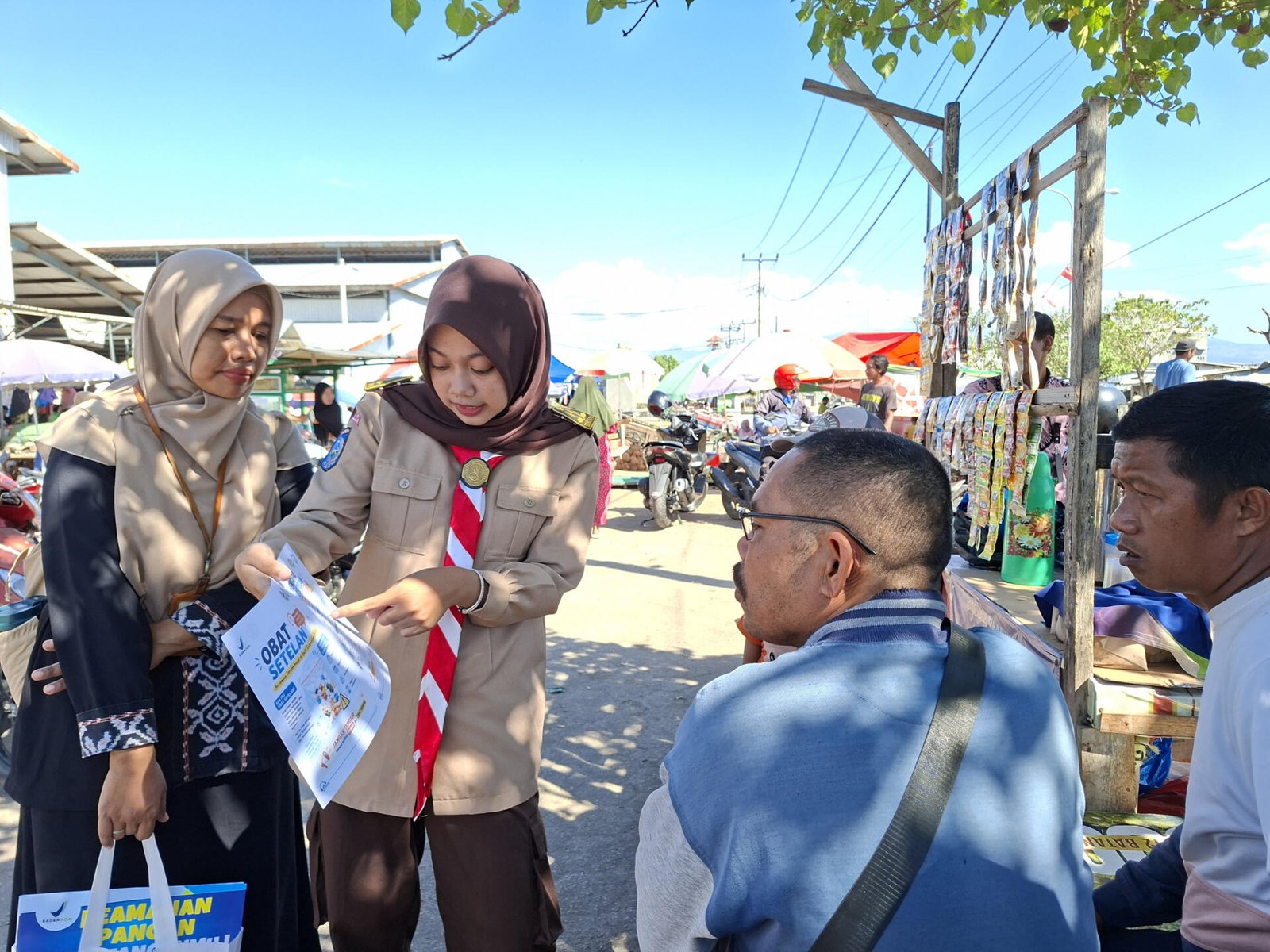 Kolaborasi Balai POM Bima dan Saka POM Perkuat Literasi Keamanan Obat dan Makanan di Pasar Amahami 7 Peran Serta Anggota Saka POM dalam Edukasi kepada Komunitas Pasar