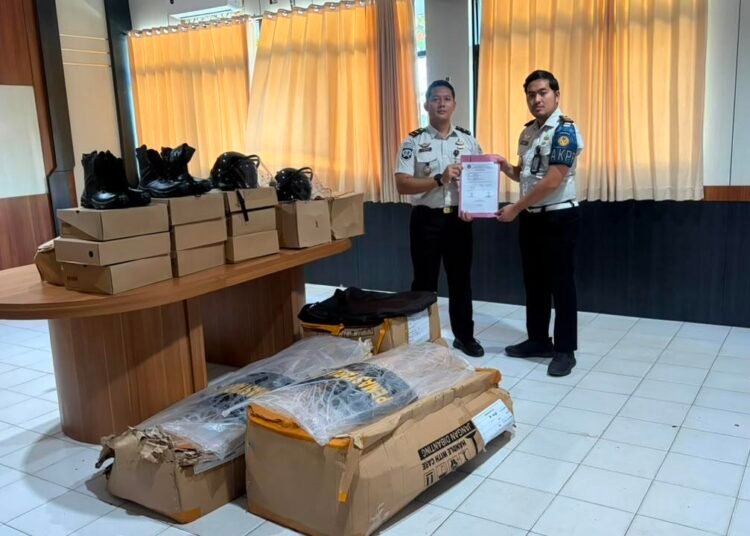 Tingkatkan Kesiapsiagaan Pengamanan, Rutan Bengkulu Laksanakan Serah Terima Perlengkapan PHH 5 WhatsApp Image 2026 07 13 at 12.30.57 1