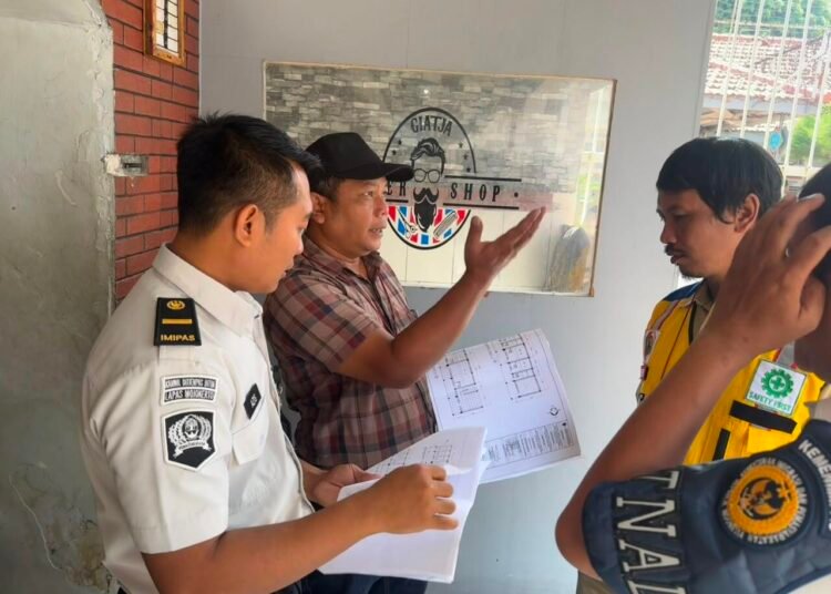 Dukung Pembinaan, Dinas PUPR Kab. Mojokerto Tinjau Langsung Lokasi Pengerjaan Keramik di Lapas Mojokerto 5 WhatsApp Image 2026 07 13 at 12.53.251