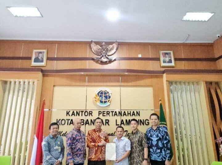 Kantor Pertanahan Kota Bandar Lampung Serahkan Sertipikat Tanah Rumah Ibadah Milik Gereja Anugerah Kristus 5 WhatsApp Image 2026 07 17 at 14.04.00