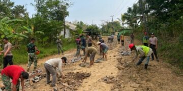 TMMD ke-129 Kodim 0601/Pandeglang Hari ke-5: Terik Matahari Tak Surutkan Semangat TNI dan Warga Bangun Jalan Desa