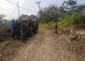 TMMD ke-129 Kodim 0601/Pandeglang Hari Keenam: Kapten Inf. Masalirohman Pimpin Apel Pagi, Satgas Siap Percepat Pembangunan Desa 9 Kapten Inf. Masalirohman memimpin apel pagi personel Satgas TMMD ke-129 Kodim 0601/Pandeglang di Desa Pasirgadung, Kecamatan Patia, sebelum melaksanakan pembangunan infrastruktur bersama masyarakat pada hari keenam TMMD.