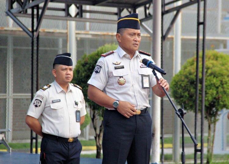 Kalapas Bengkulu Ingatkan ASN Pemasyarakatan Jaga Profesionalisme dan Integritas 5 Lapas Bengkulu, Lapas Kelas IIA Bengkulu, Kalapas Bengkulu, Julianto Budhi Prasetyono, Apel Pagi,