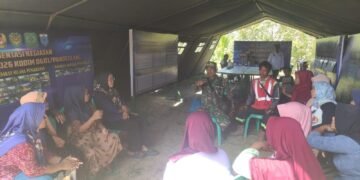 Satgas TMMD ke-129 Kodim 0601/Pandeglang memberikan edukasi pencegahan kebakaran kepada warga Desa Pasirgadung, Kecamatan Patia, sebagai bagian dari sasaran nonfisik TMMD untuk meningkatkan kesiapsiagaan masyarakat menghadapi musim kemarau.