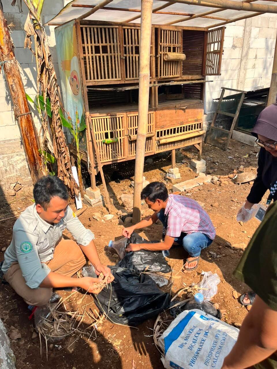 KKN UM 2026 Dorong Pengelolaan Sampah dan Transformasi Digital melalui Program Ecobrick, Biopori, dan Website Desa 13 WhatsApp Image 2026 07 24 at 11.29.30