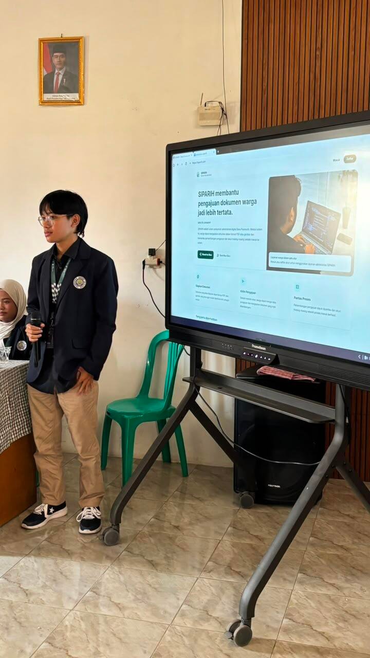 KKN UM 2026 Dorong Pengelolaan Sampah dan Transformasi Digital melalui Program Ecobrick, Biopori, dan Website Desa 17 WhatsApp Image 2026 07 24 at 11.29.52