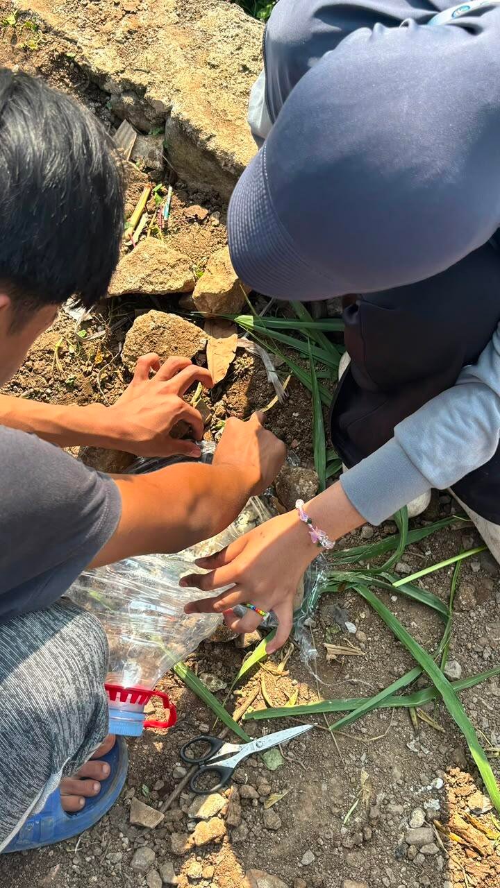 KKN UM 2026 Dorong Pengelolaan Sampah dan Transformasi Digital melalui Program Ecobrick, Biopori, dan Website Desa 12 WhatsApp Image 2026 07 25 at 10.52.47