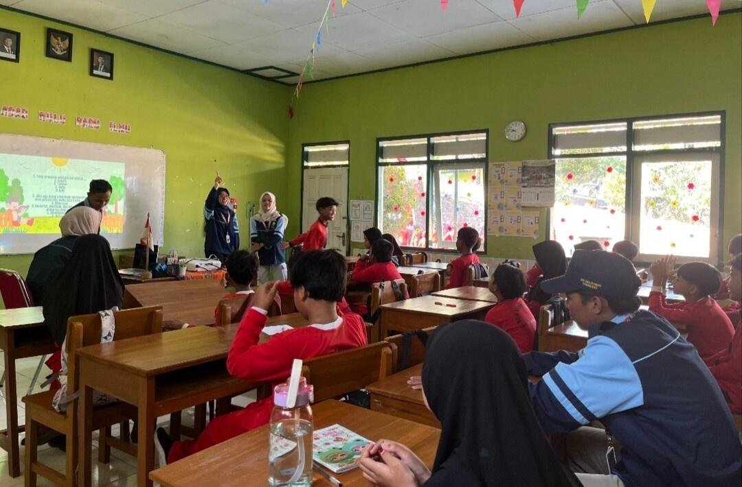 Dukung Perlindungan Anak, KKN MIT 22 UIN Walisongo Kenalkan Kesehatan Seksual dan Reproduksi Sejak Dini 7 1000312477