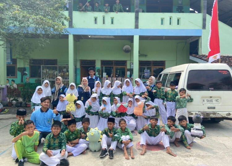Green Craft: Edukasi Daur Ulang Melalui Kreasi Pot Tanaman 5 1000592163 1
