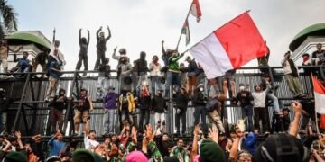 13441 ilustrasi demo di dpr