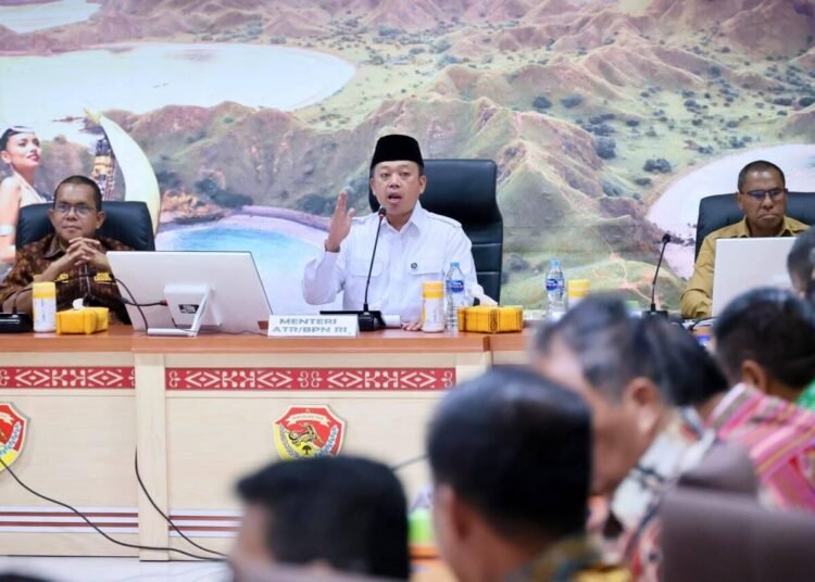 Beri Pengarahan Soal Layanan di Kanwil BPN Provinsi NTT, Menteri Nusron: Gunakan Sudut Pandang Masyarakat 5 1787793976257 28422b3sc