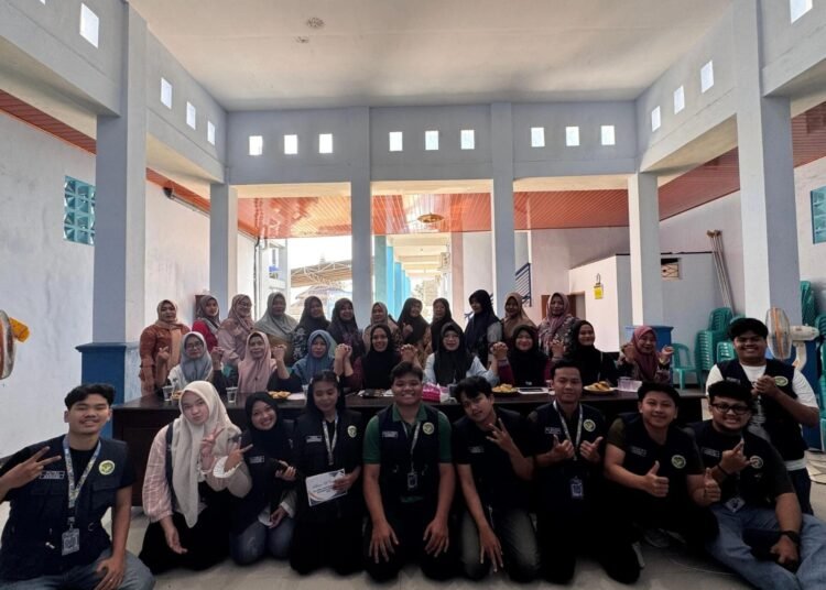 Cegah Stunting dan Optimalkan Pekarangan, Tim KKN FBiPK UB Dorong Ibu-Ibu PKK Desa Karangan Manfaatkan Vertical Garden untuk Menanam Sayur Bergizi 5 20260808 004151 0000