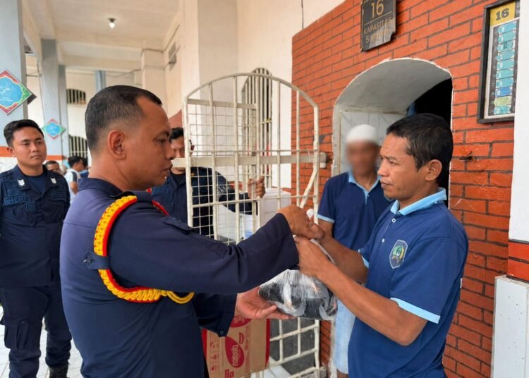 Jumat Berkah, Lapas Mojokerto Bagikan Es Cao Kepada Warga Binaan Pemasyarakatan 5 43dddbc8 f195 43a8 bf10 4058722ac41
