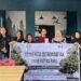 Pengabdian Kukerta Berdampak UNRI: Mahasiswa Dorong Digitalisasi UMKM melalui Optimalisasi QRIS bagi Pelaku UMKM di Desa Petani, Kecamatan Bunut, Kabupaten Pelalawan 17 Dokumentasi Penyerahan QRIS dalam bentuk akrilik kepada salah satu UMKM di DESA PETANI