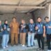 Foto bersama pengerajin cobek