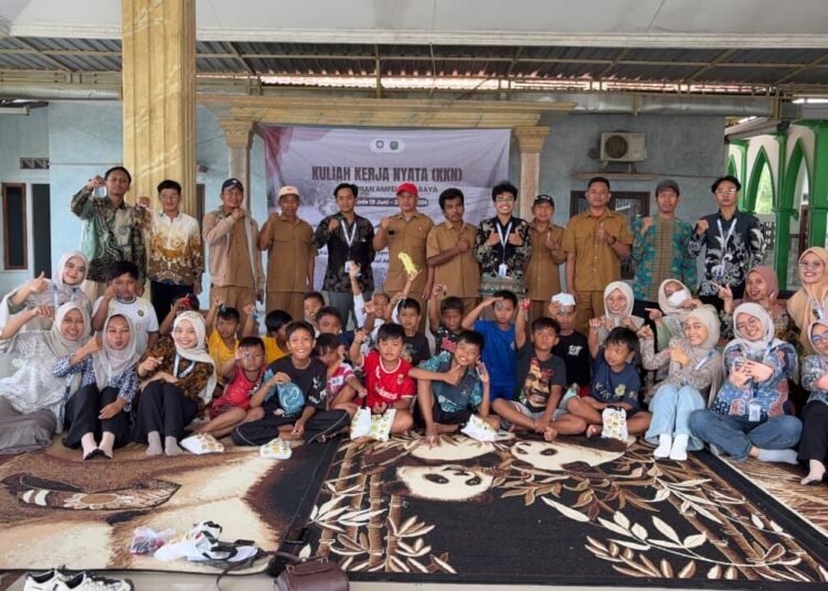 Pelatihan Daur Ulang Tutup Botol Bekas di Desa Kalisat Tanamkan Kepedulian Lingkungan dan Kreativitas Sejak Usia Dini 7 IMG 20260801 WA0001