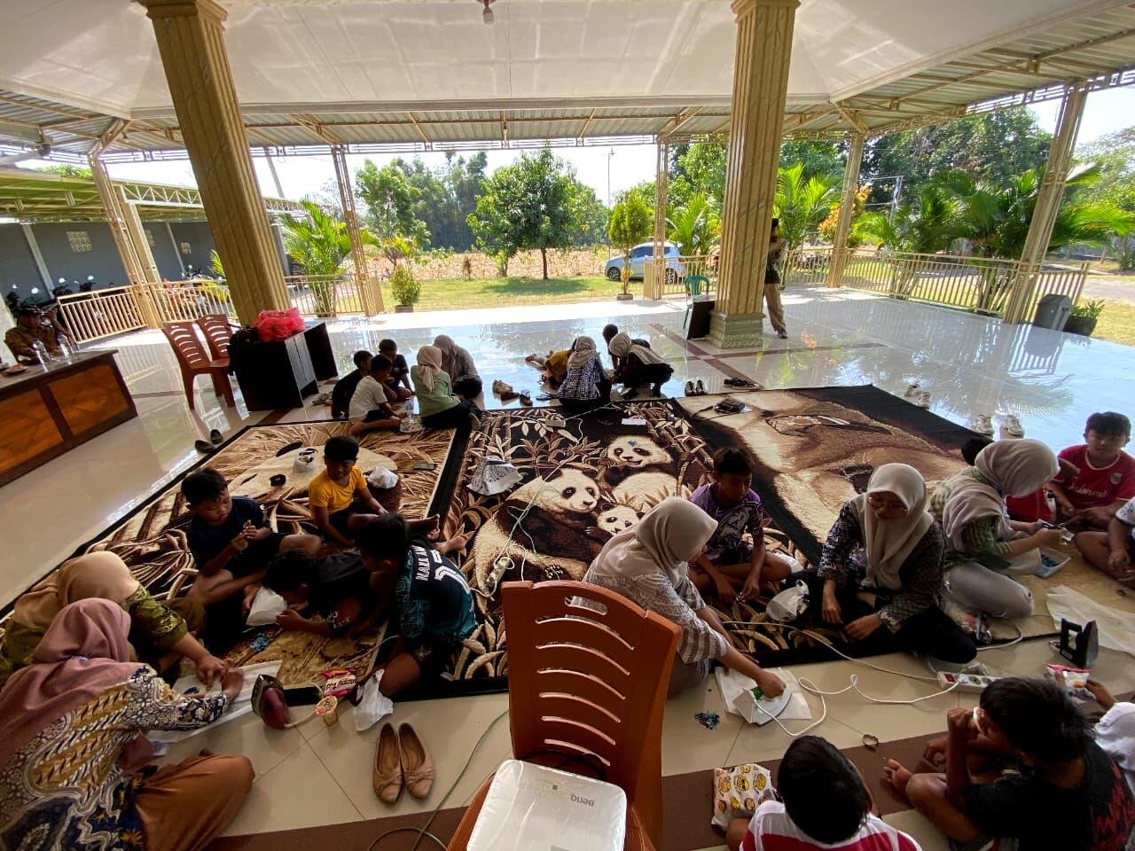 Pelatihan Daur Ulang Tutup Botol Bekas di Desa Kalisat Tanamkan Kepedulian Lingkungan dan Kreativitas Sejak Usia Dini 9 IMG 20260801 WA0002