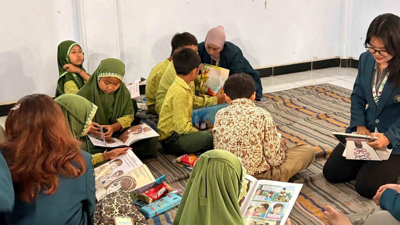 Mahasiswa UB Hidupkan Kembali Taman Baca Ringinanom, 4 Program Literasi Sasar Anak SD dan Diperkuat 1.200 Buku dari Perpusnas 8 IMG 20260806 WA0086 1