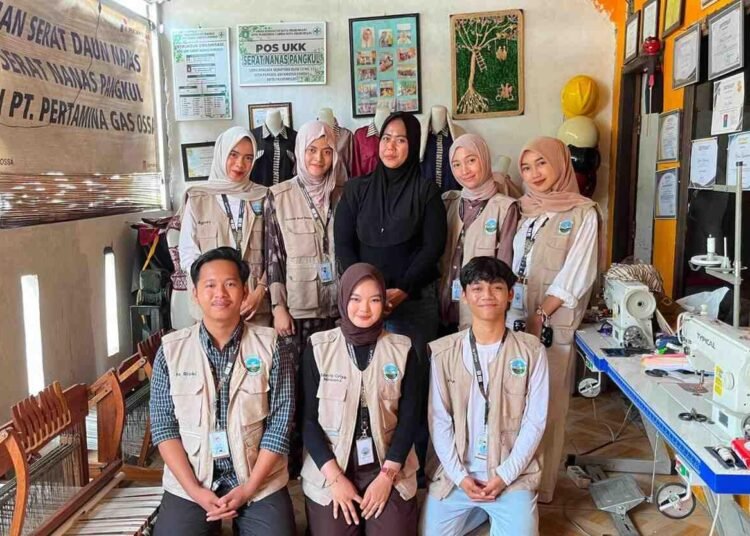 Mahasiswa KKN UIN Raden Fatah Palembang Kunjungi Pos UKK Serat Nanas Pangkul, Pelajari Inovasi Pengolahan Serat Daun Nanas 5 IMG 20260807 WA0211 1