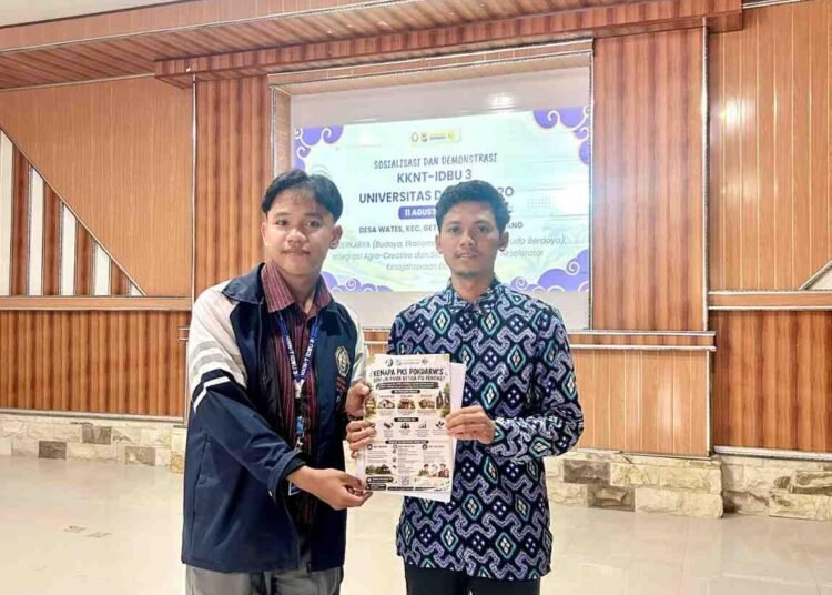 Mahasiswa KKN-T IDBU 03 UNDIP Bantu Pokdarwis Desa Wates Kecamatan Getasan Susun Perjanjian Kerja Sama dengan Pelaku Seni dan UMKM 5 Penyerahan PKS dengan ketua pokdarwis