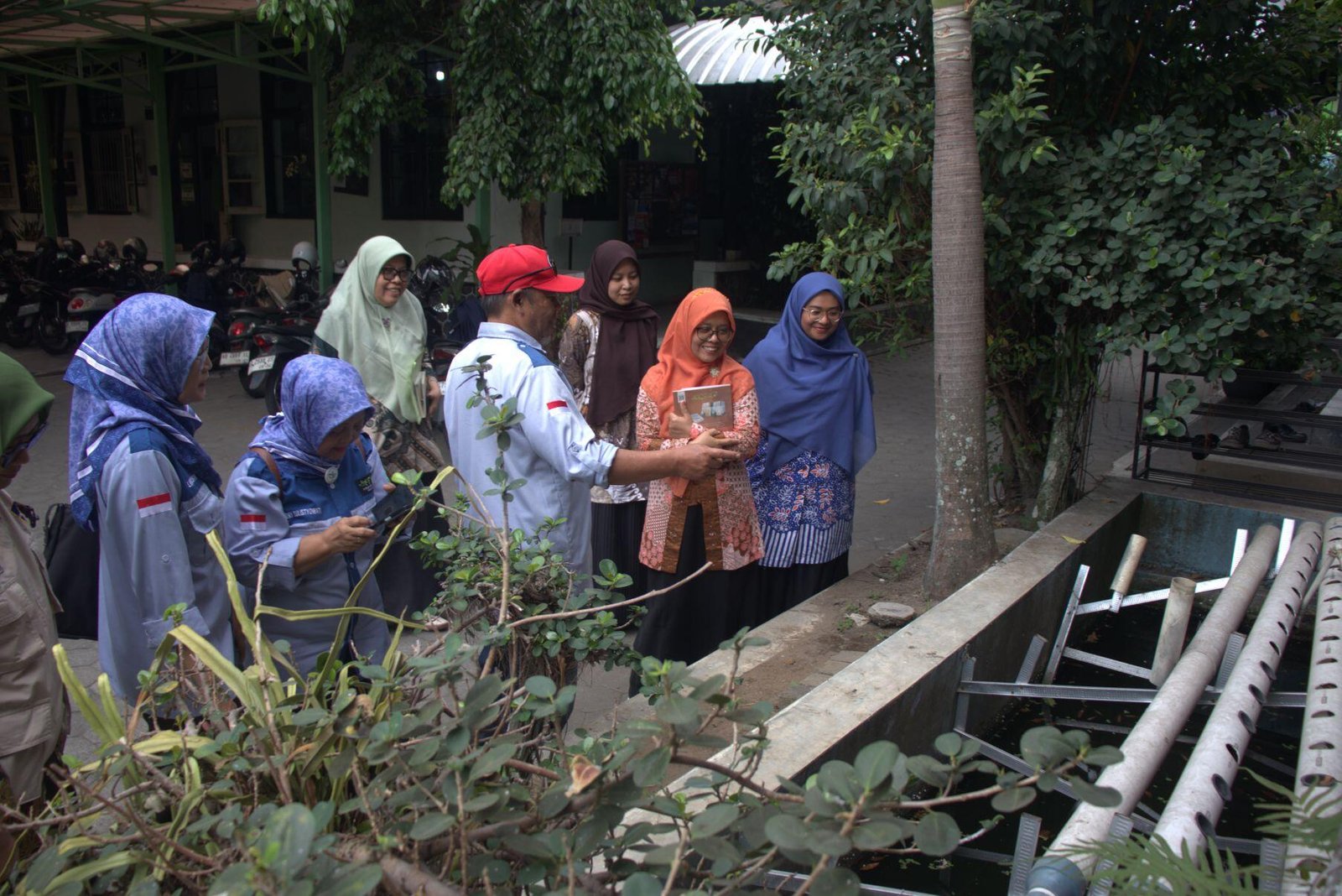 FBS dan Universitas AKPRIND Tinjau Lokasi Bank Sampah MAN 1 Yogyakarta 7 IMG 5080