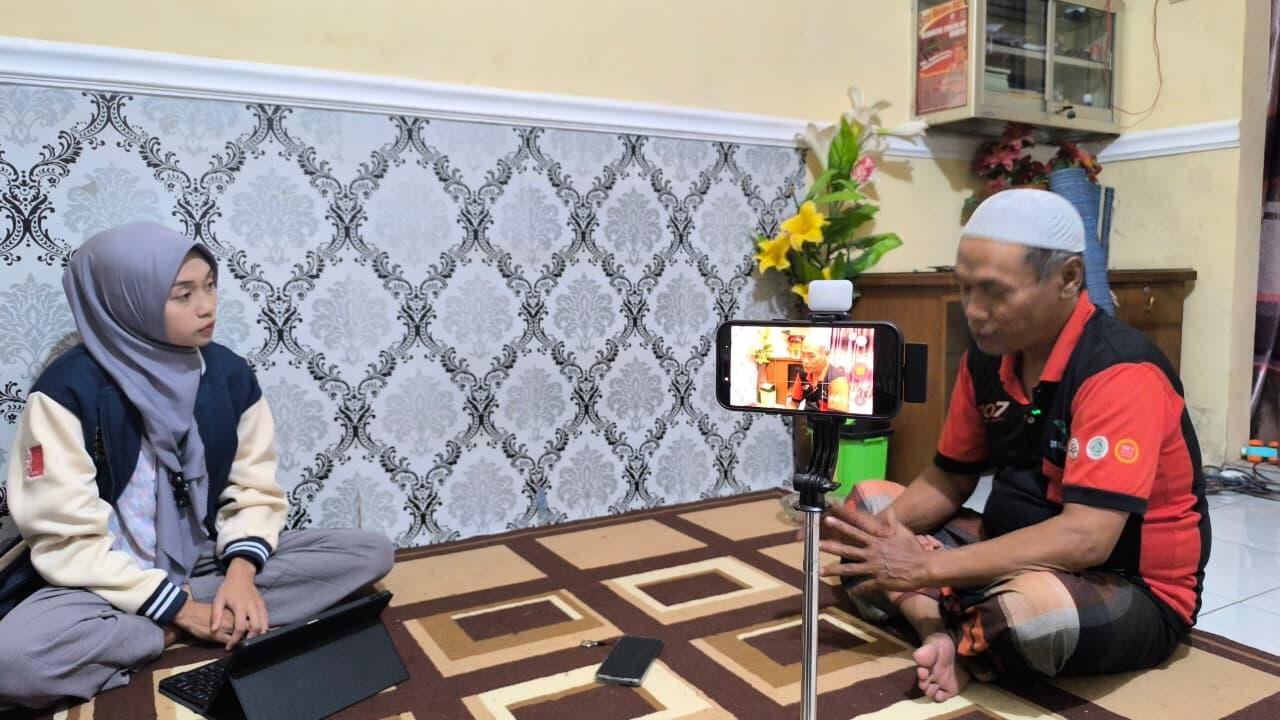 Pak Darto Sebagai Pengerajin Kelompen