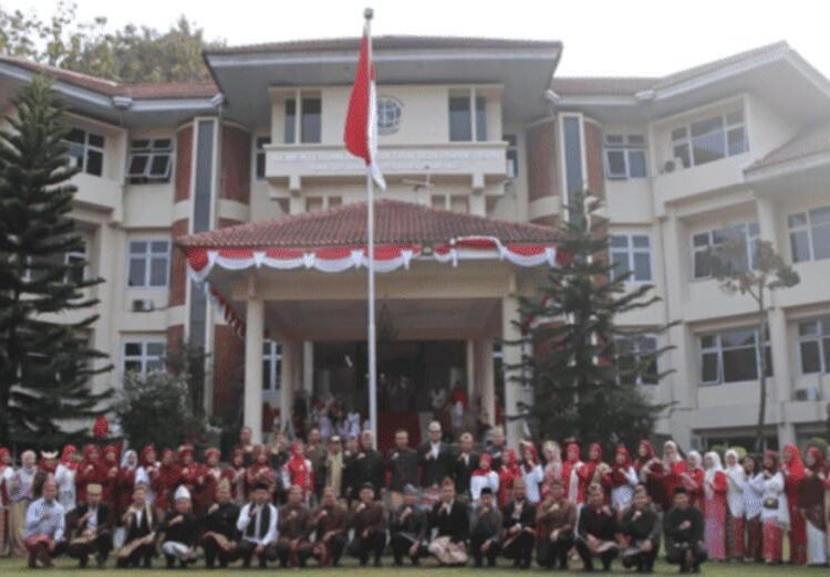 Kantor Pertanahan Kota Bandar Lampung Ikuti Upacara HUT ke-81 RI, Semarak Kemerdekaan dengan Pakaian Adat 5 Screenshot 2026 08 19 07513321