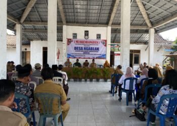 Suasana pelaksanaan Musrenbangdes Desa Ngablak yang dihadiri pemerintah desa, BPD, tokoh masyarakat, serta mahasiswa KKN UIN Salatiga dan UNDIP dalam penyusunan Rencana Kerja Pemerintah Desa (RKP Desa).