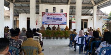 Suasana pelaksanaan Musrenbangdes Desa Ngablak yang dihadiri pemerintah desa, BPD, tokoh masyarakat, serta mahasiswa KKN UIN Salatiga dan UNDIP dalam penyusunan Rencana Kerja Pemerintah Desa (RKP Desa).