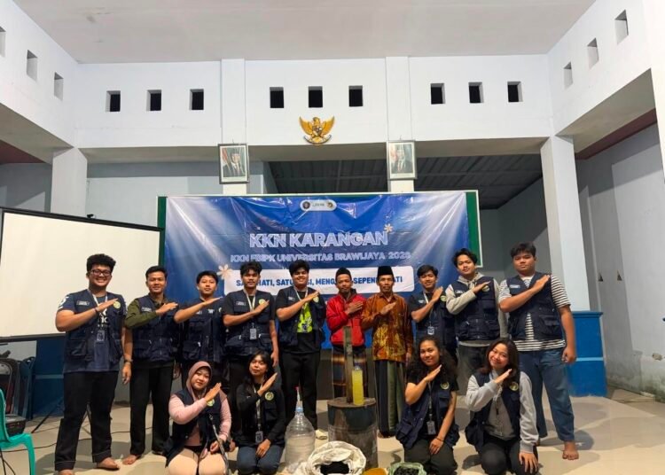 Ubah Limbah Jadi Berkah, Mahasiswa KKN FBIPK UB Kenalkan MOLINA untuk Pertanian Berkelanjutan di Desa Karangan 5 WhatsApp Image 2026 08 05 at 19.45.58