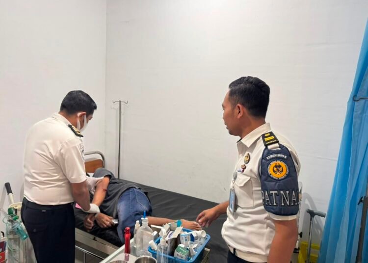 Klinik Lapas Mojokerto Sigap Berikan Pertolongan kepada Pengendara yang Terjatuh di Depan Lapas 5 WhatsApp Image 2026 08 06 at 09.58.43