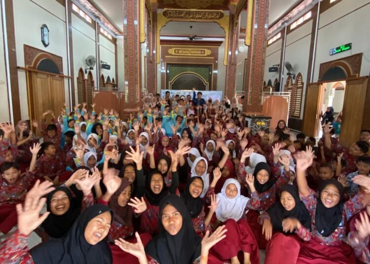 KKN Kelompok 46 UIN Siber Syekh Nurjati Cirebon Berkolaborasi dengan BMH Hadirkan Program PELITA melalui Perpustakaan Keliling dan Indonesia Bercerita di SD Negeri 1 Sambeng 7 WhatsApp Image 2026 08 06 at 17.46.52