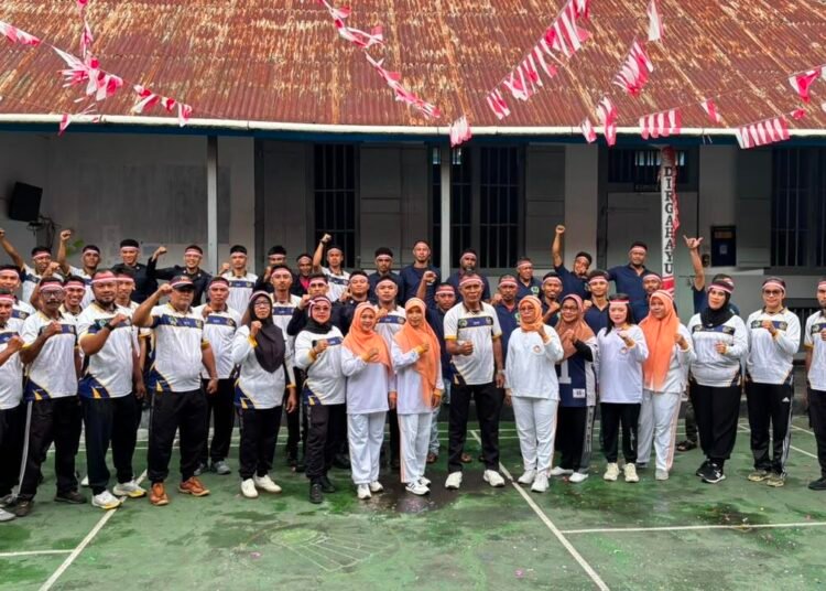 Semarak HUT ke-81 Kemerdekaan RI, Petugas dan Warga Binaan Lapas Bandanaira Kompak Kenakan Ikat Kepala Merah Putih 5 WhatsApp Image 2026 08 08 at 09.12.27 1