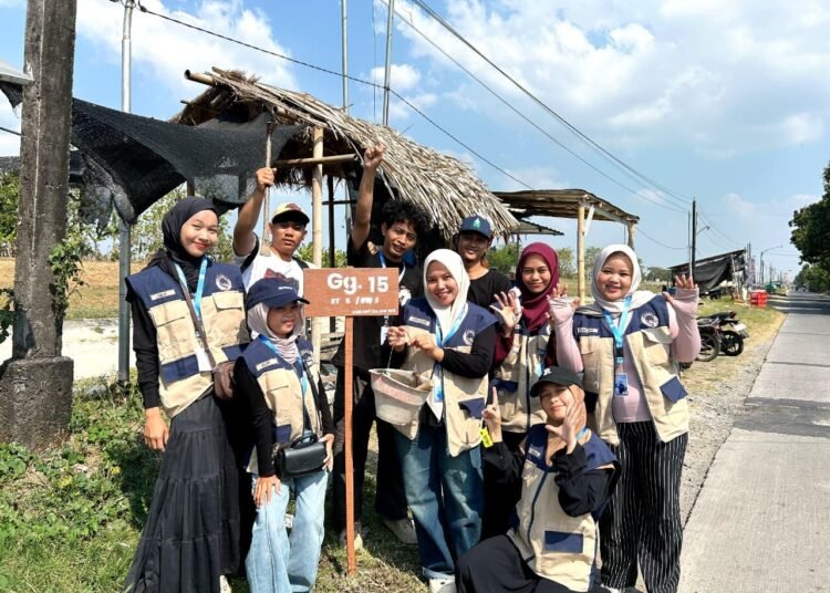 Bukan Sekadar Pasang Plang, Mahasiswa KKN MIT-136 UIN Walisongo Permudah Akses Informasi Warga Desa Brakas 5 WhatsApp Image 2026 08 08 at 10.33.40