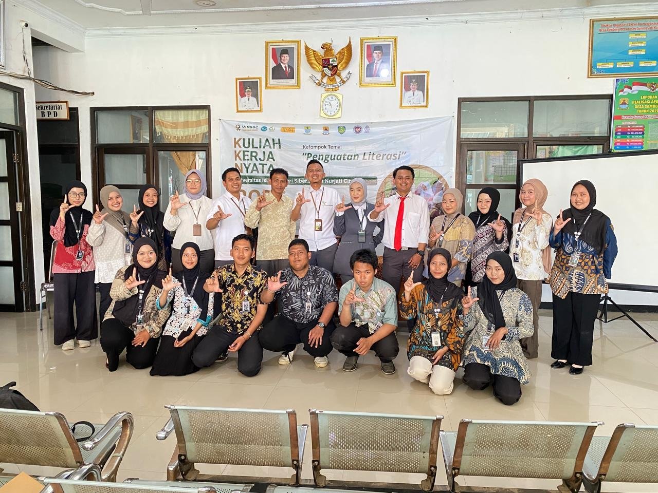 KKN Kelompok 46 UIN Siber Syekh Nurjati Cirebon Gelar Seminar Literasi Keuangan untuk Membangun Kemandirian Finansial bagi Warga Desa Sambeng 9 WhatsApp Image 2026 08 10 at 20.45.21