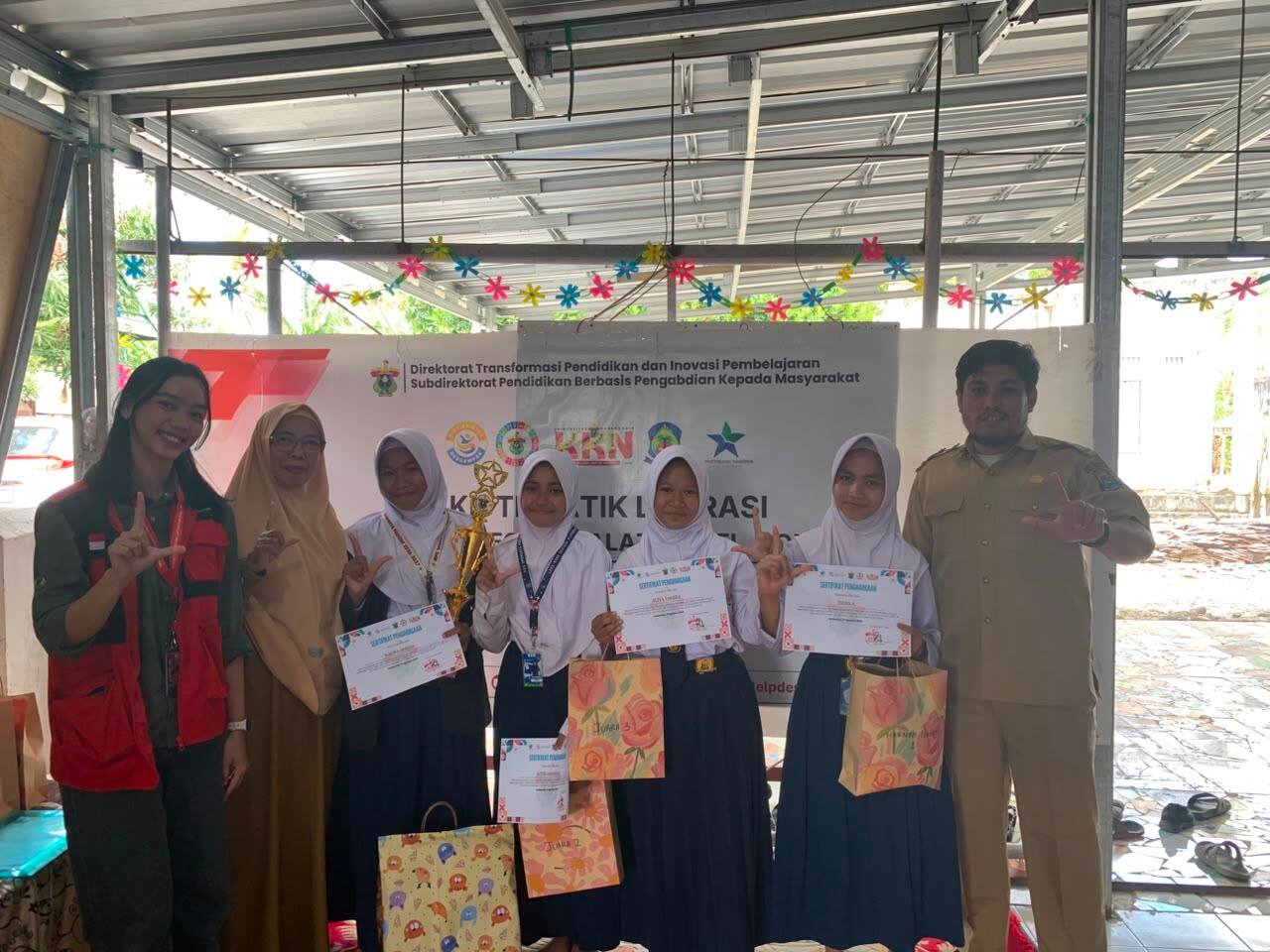 Semarak "Gemilang": Mahasiswa KKN Tematik Unhas Bangkitkan Geliat Literasi Pelajar di Bontotangnga, Jeneponto 7 WhatsApp Image 2026 08 11 at 12.29.34