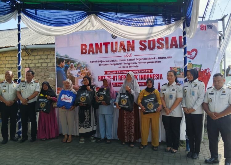 Peringati HUT Ke-81 RI, Lapas Ternate Ikuti Kegiatan Bakti Sosial Pembagian Sembako di Kelurahan Fitu 5 WhatsApp Image 2026 08 11 at 16.25.04