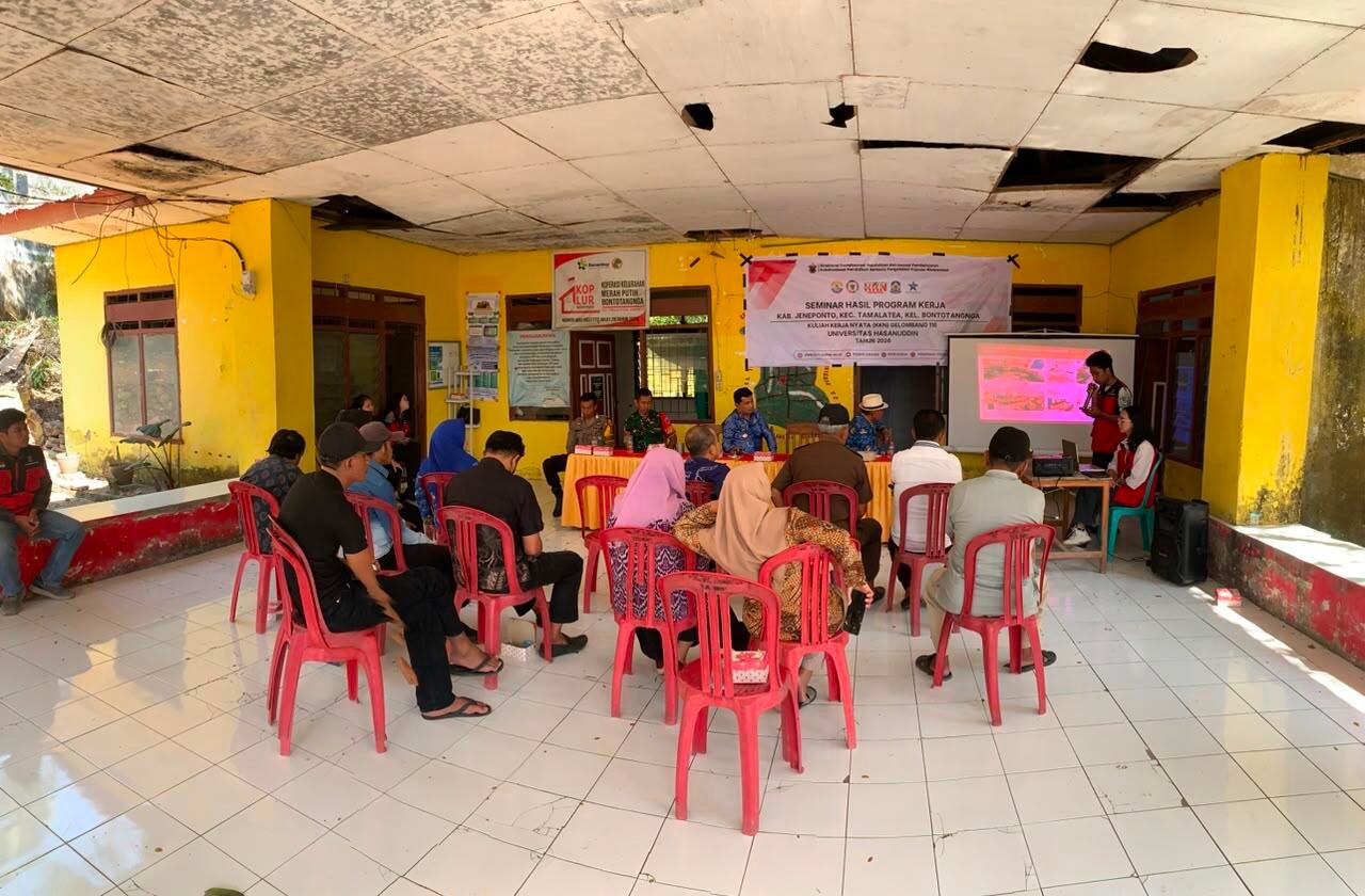 Sukses Tuntaskan 7 Program Unggulan, Mahasiswa KKN Unhas Gelombang 116 Gelar Seminar Hasil Literasi di Bontotangnga 6 WhatsApp Image 2026 08 13 at 10.56.06