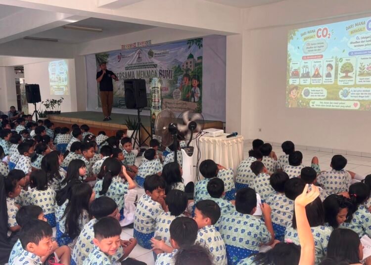 Tanam Kepedulian Sejak Dini, Sekawan Bumi dan RSI Siti Hajar Sapa 400 Siswa Sekolah Pembangunan Jaya 5 WhatsApp Image 2026 08 13 at 2.27.19 PM 1