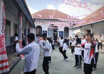 Lapas Bandanaira Gelar Senam Bersama, Wujud Kebersamaan di Lingkungan Pemasyarakatan 8 WhatsApp Image 2026 08 14 at 07.16.29