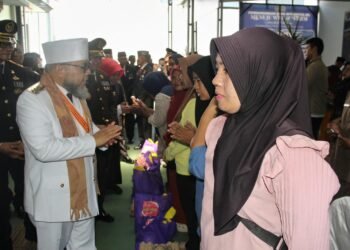 Kanwil Ditjenpas Bengkulu Salurkan 10 Paket Bansos, Gubernur Turut Menyerahkan 6 Lapas Bengkulu, Kanwil Ditjenpas Bengkulu, Ditjenpas Bengkulu, Gubernur Bengkulu, Helmi Hasan, Tonny Nainggolan, Julianto Budhi Prasetyono