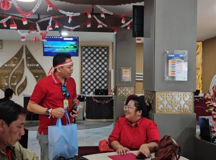 Pelayanan Dengan Nuansa Merah Putih, Kantor Pertanahan Kota Bandar Lampung Bagikan Souvenir Eksklusif 5 WhatsApp Image 2026 08 21 at 13.22.07