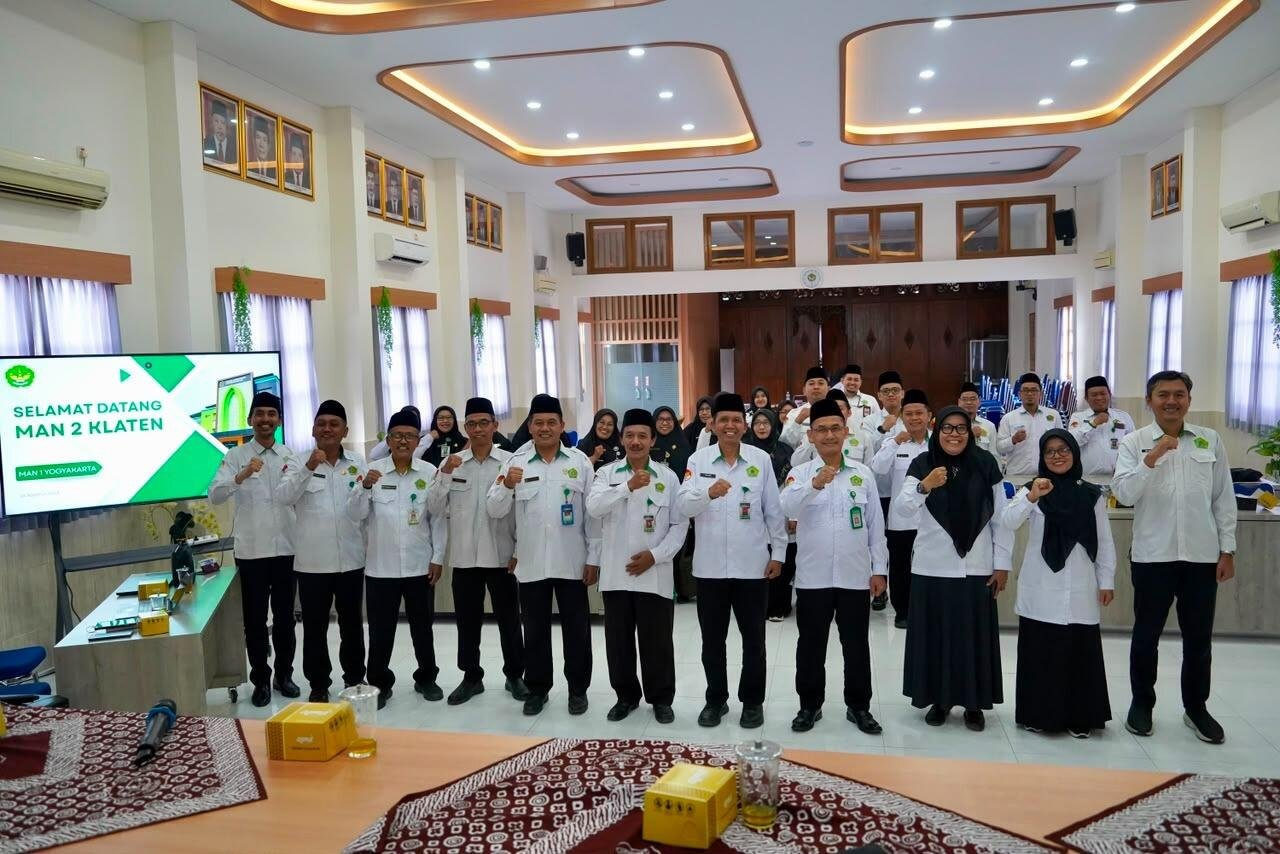 MAN 2 Klaten Studi Banding ke MAN 1 Yogyakarta, Gali Strategi Madrasah Unggul hingga Tandatangani MoU 7 WhatsApp Image 2026 08 24 at 2.39.31 PM