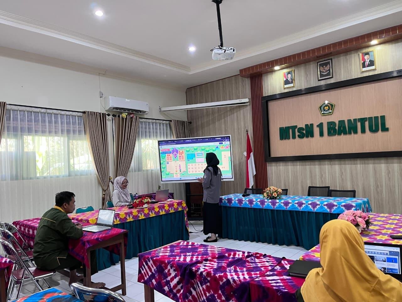 Wujudkan SDG 4 Melalui Transformasi Digital Pembelajaran IPS di MTsN 1 Bantul 6 Pengenalan Penggunaan PID dan Zep Quiz, (Dokumentasi Pribadi, 28 Agustus 2026)