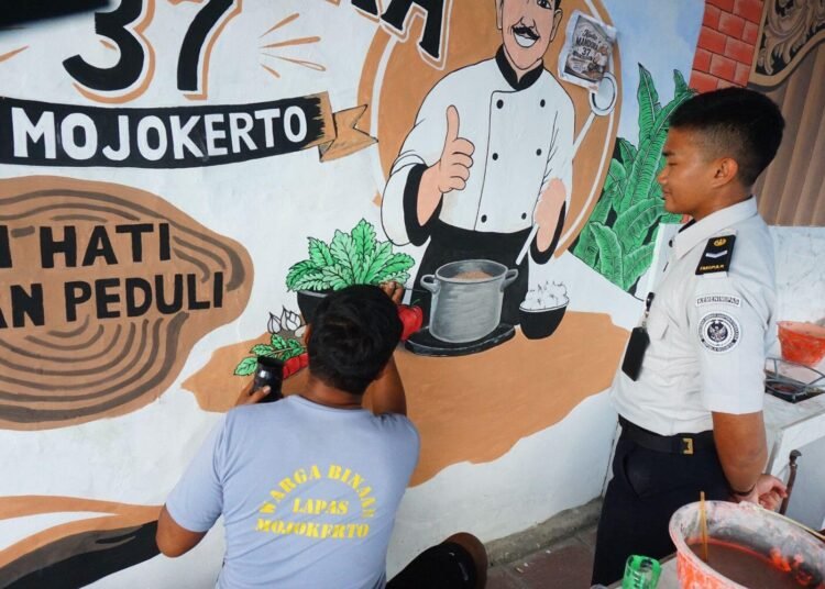 Warga Binaan Lapas Mojokerto Mulai Lukis Mural Majapahit dan Ilustrasi Koki Pembawa Sayuran di Kantin Mandora 5 WhatsAppImage2026 08 06at08.48.47